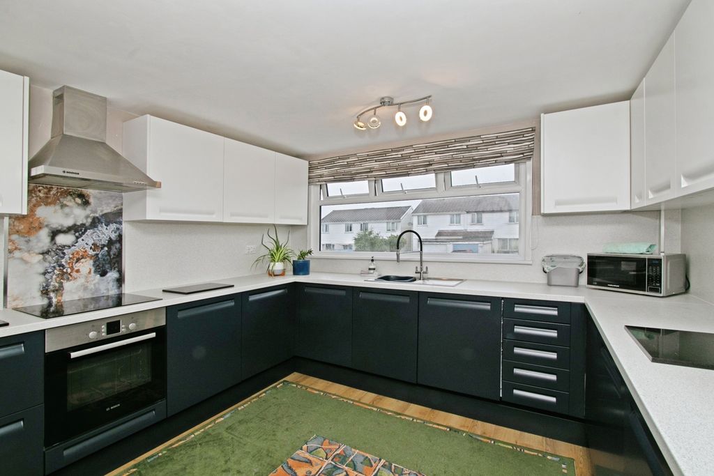 Property photo 2 of 17 Breakfast Kitchen
