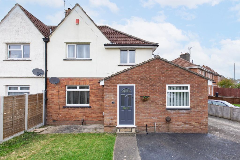 Property photo 2 of 26 10 Teignmouth Road, Bs4-31.Jpg