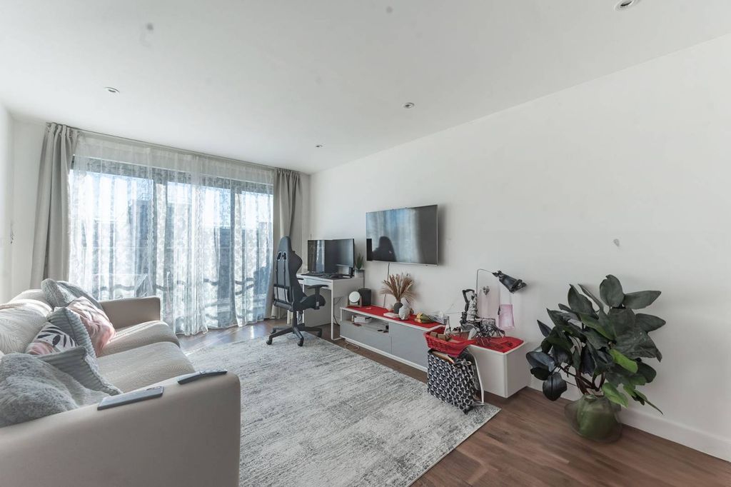 Property photo 3 of 6