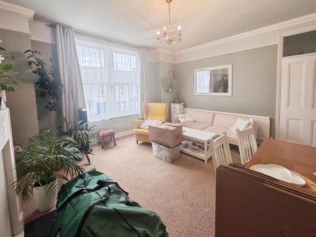 Property photo 2 of 13 Front Room