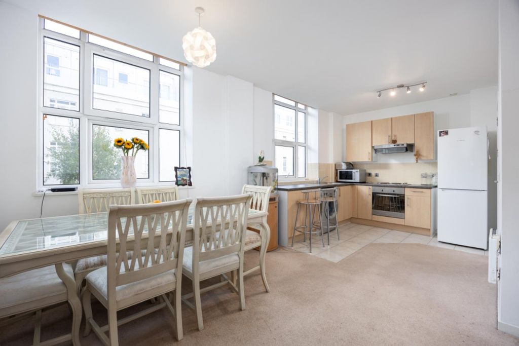 Property photo 3 of 7 Bromyard House F112 (04 Of 10).Jpg