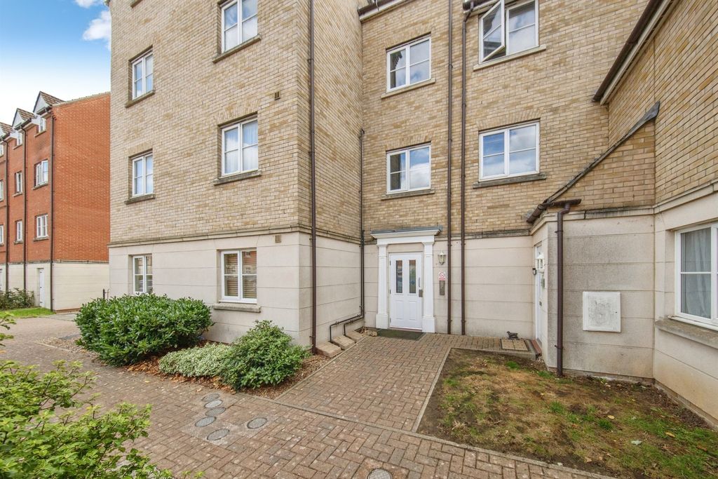 Property photo 2 of 15