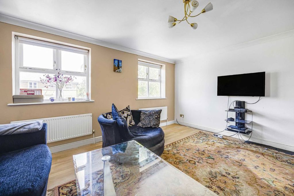 Property photo 1 of 8