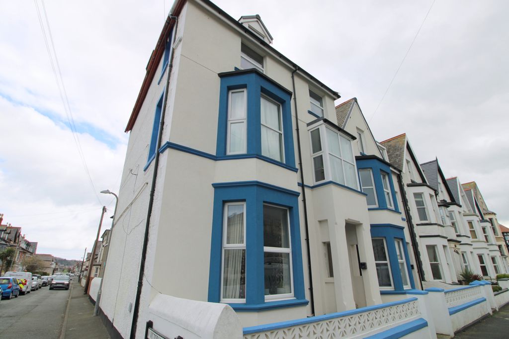 Property photo 2 of 11