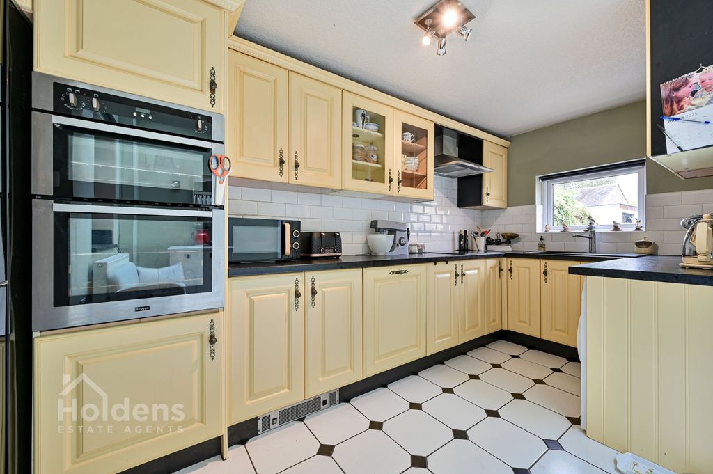 Property photo 3 of 28