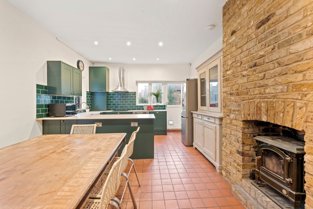 Property photo 1 of 22