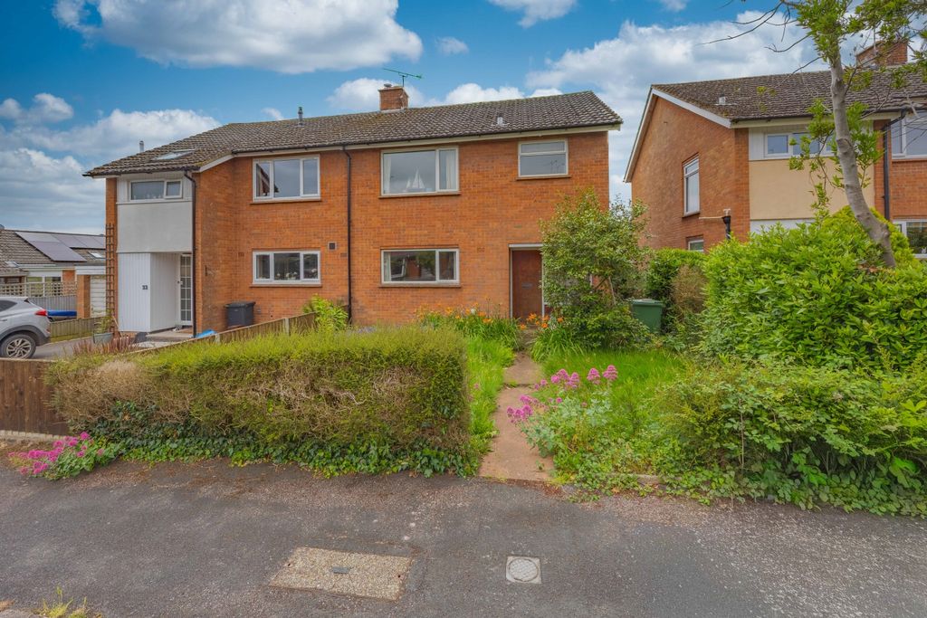 Property photo 1 of 12 Ewemove Taunton Dyres Close (1)