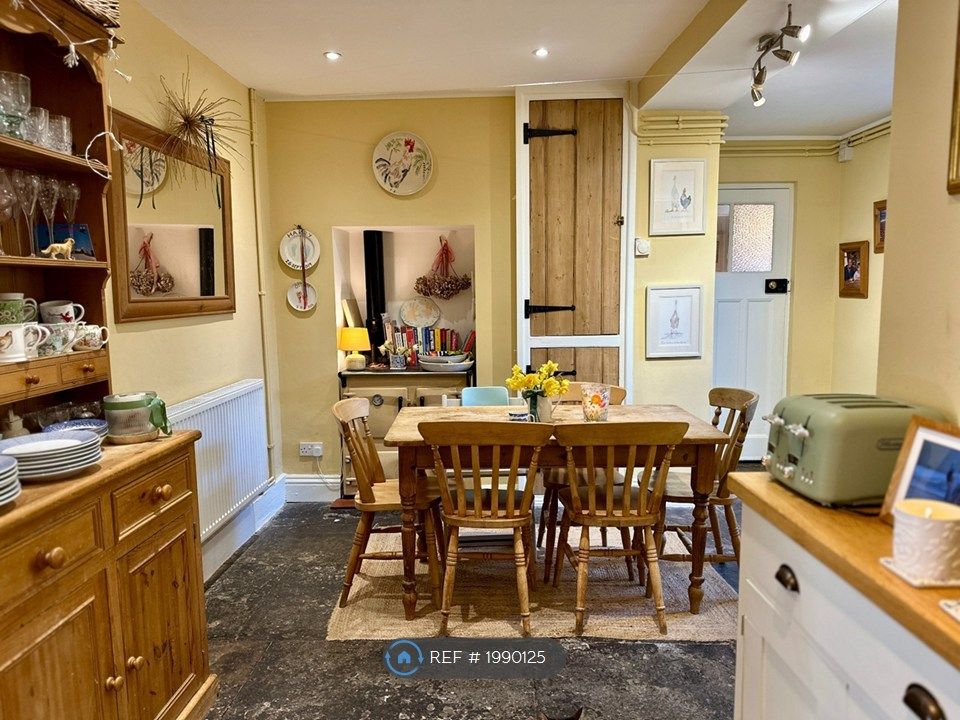 Property photo 3 of 34
