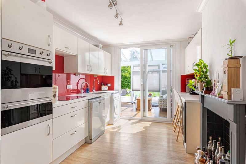 Property photo 3 of 16 Kitchen