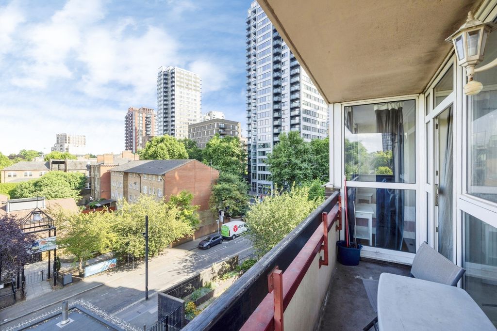 Property photo 2 of 10 Balcony