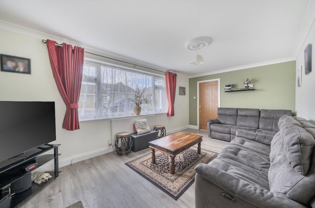 Property photo 3 of 17 Living Room