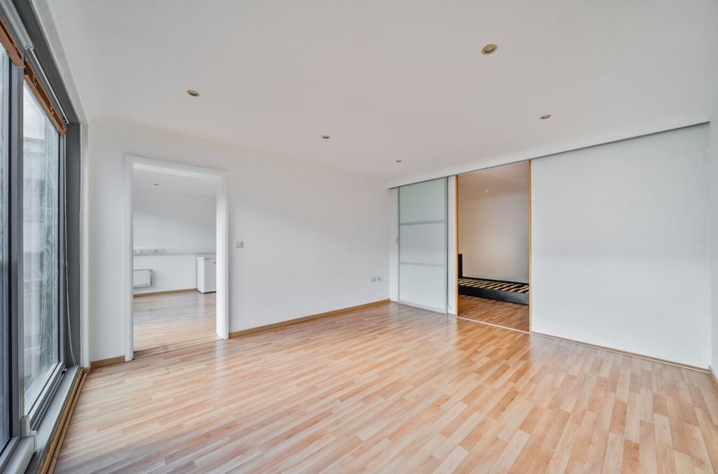 Property photo 3 of 11 Living Room