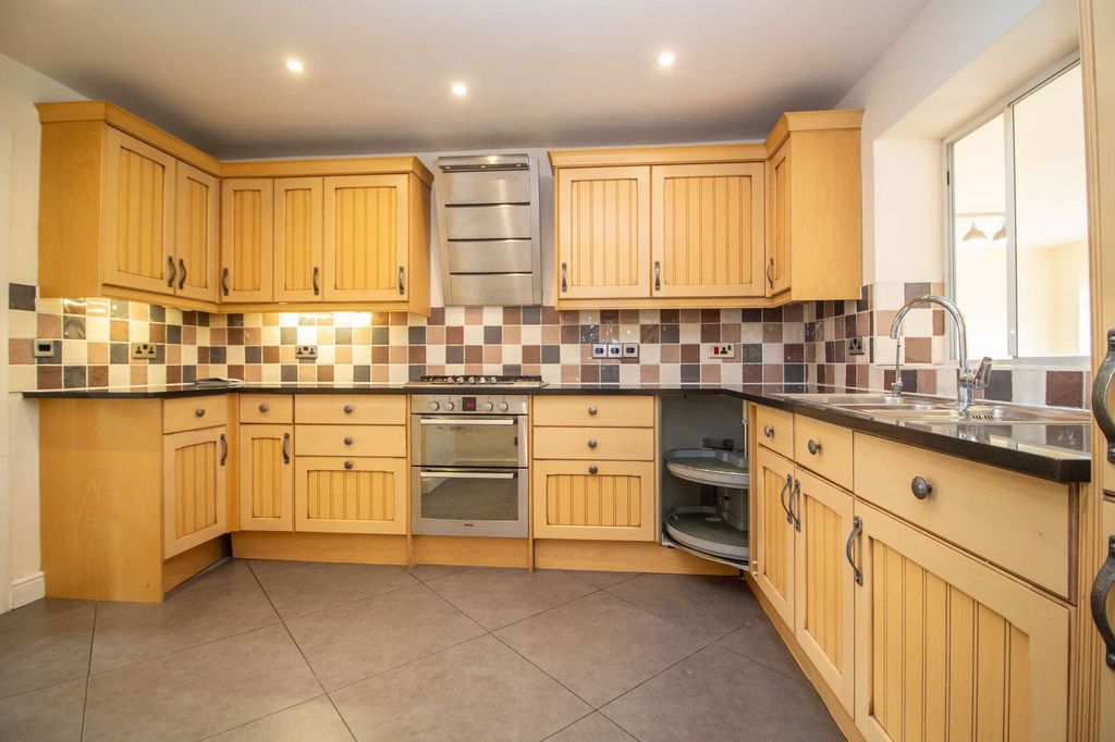 Property photo 3 of 20