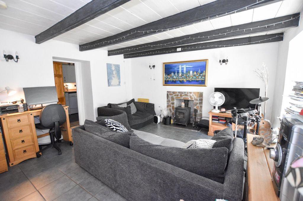 Property photo 2 of 12 Lounge