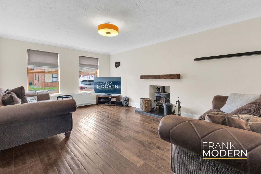 Property photo 2 of 40 Living Room