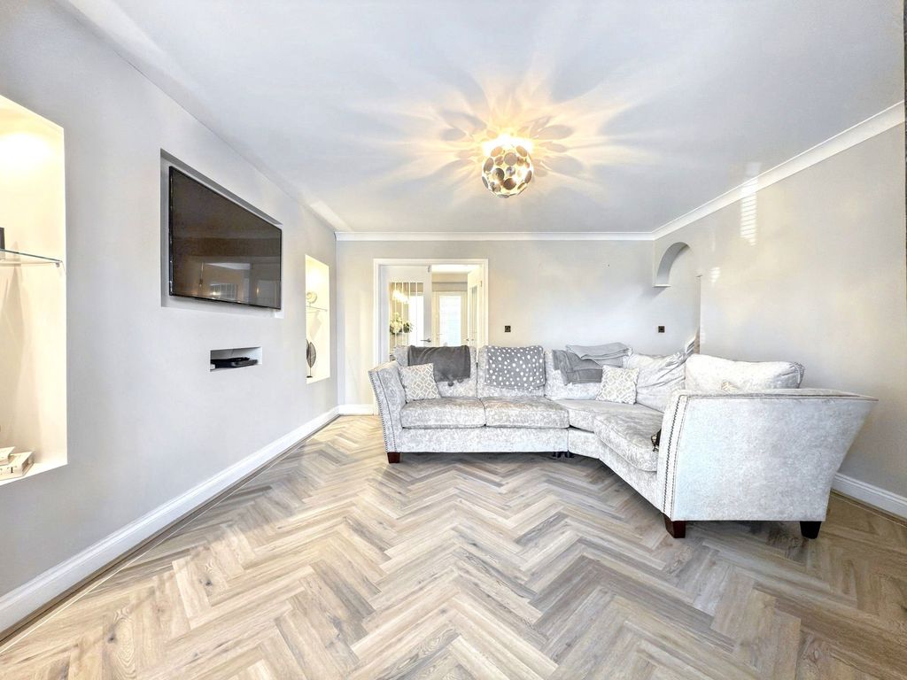 Property photo 3 of 32