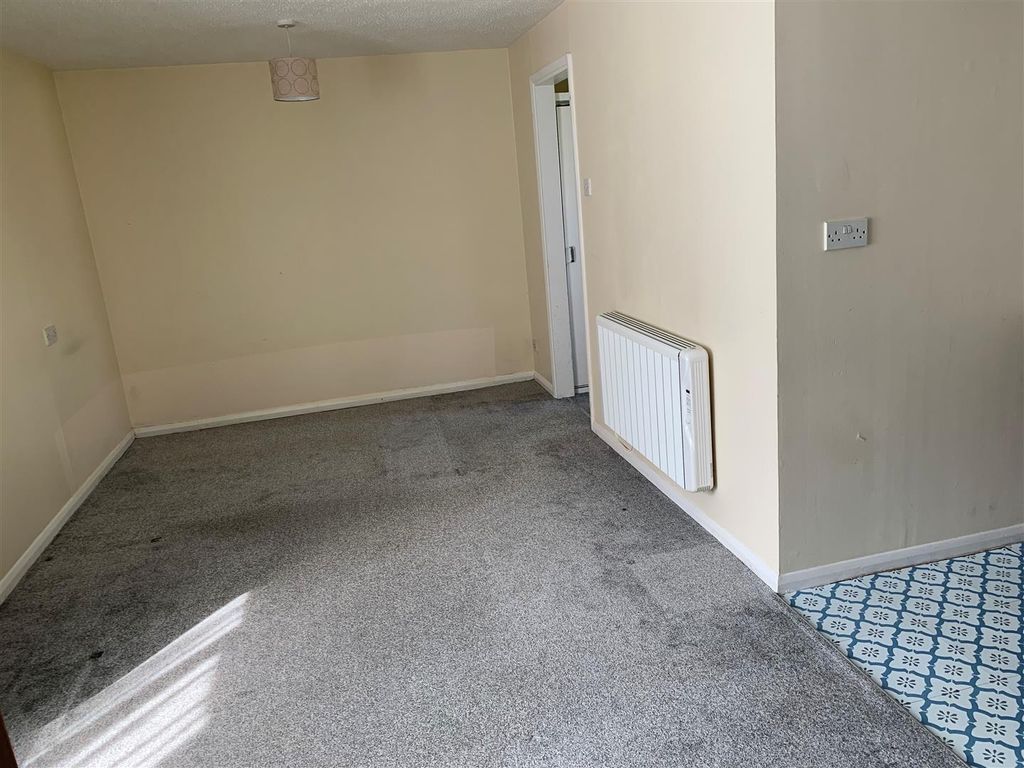 Property photo 3 of 9 Studio Area.Jpg