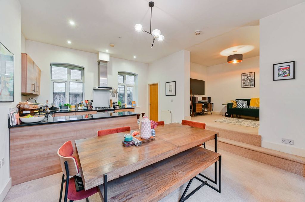 Property photo 3 of 25