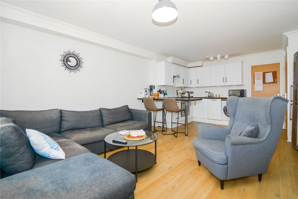 Property photo 3 of 11