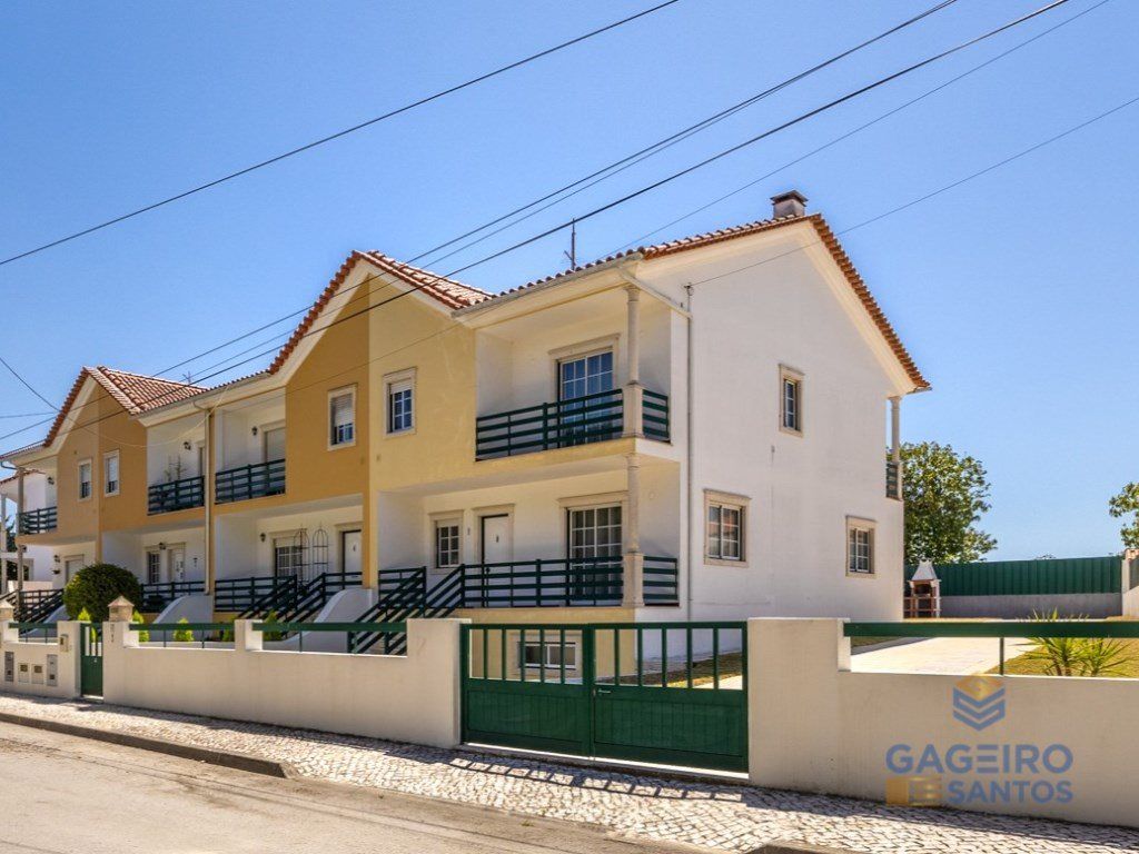 Property photo 1 of 39 3 Bedroom Villa In Condominium With Land In Famalicão, Nazaré