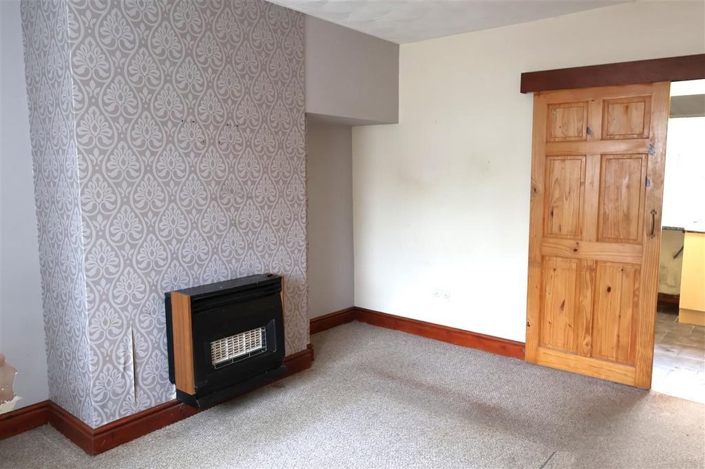 Property photo 3 of 13 Lounge