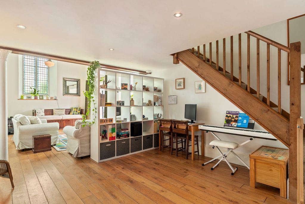 Property photo 3 of 48
