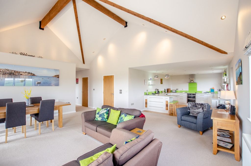 Property photo 3 of 16 Valley View  Tps 01208 74182-12