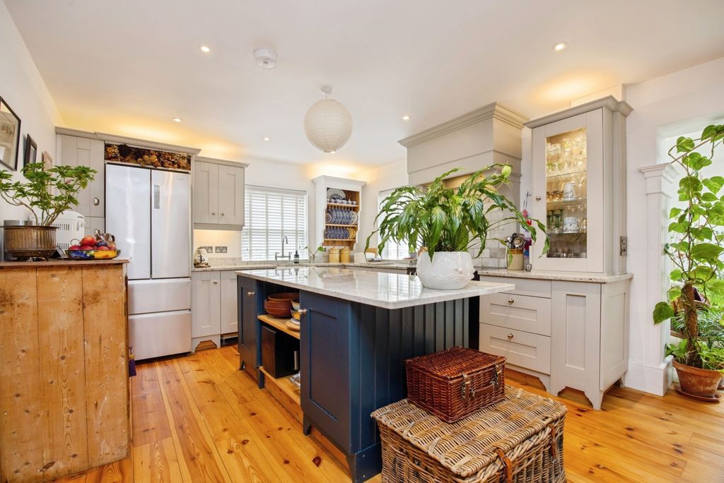 Property photo 3 of 23 Pbox-Img.Jpg