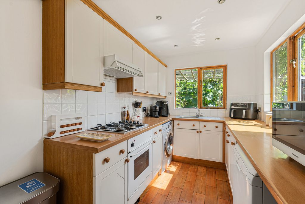 Property photo 3 of 35 Kitchen