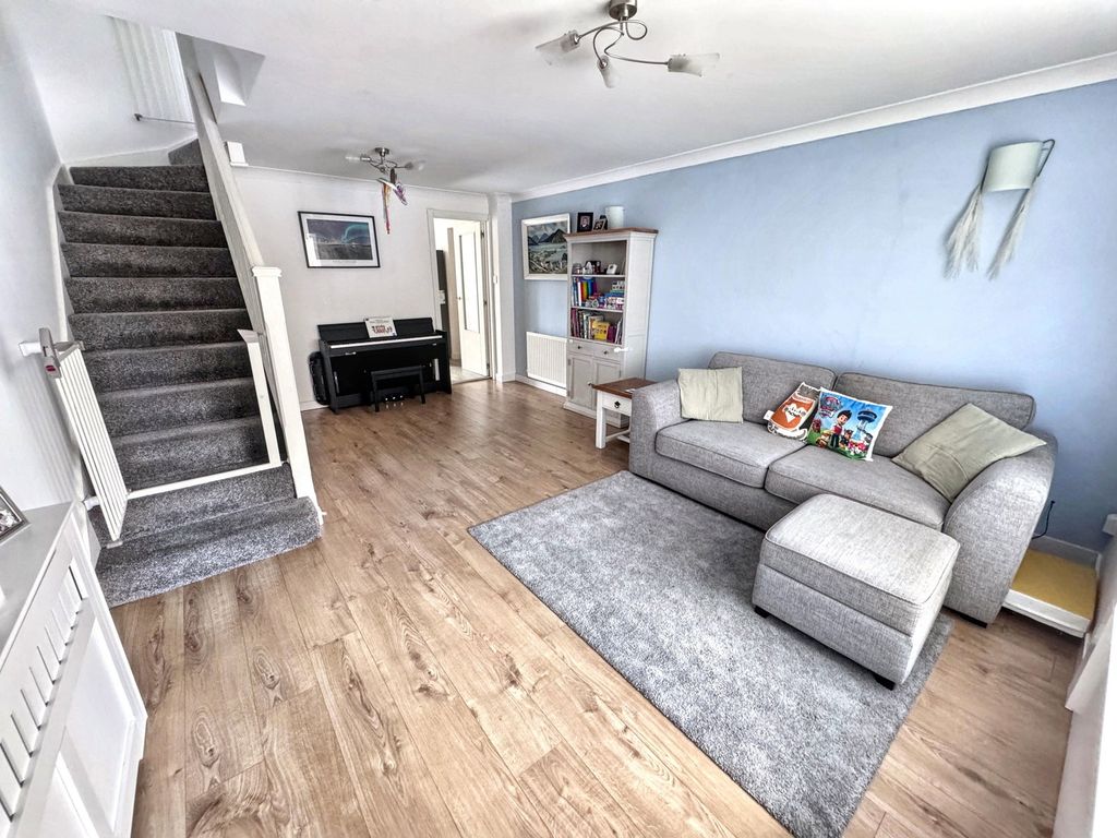 Property photo 2 of 27