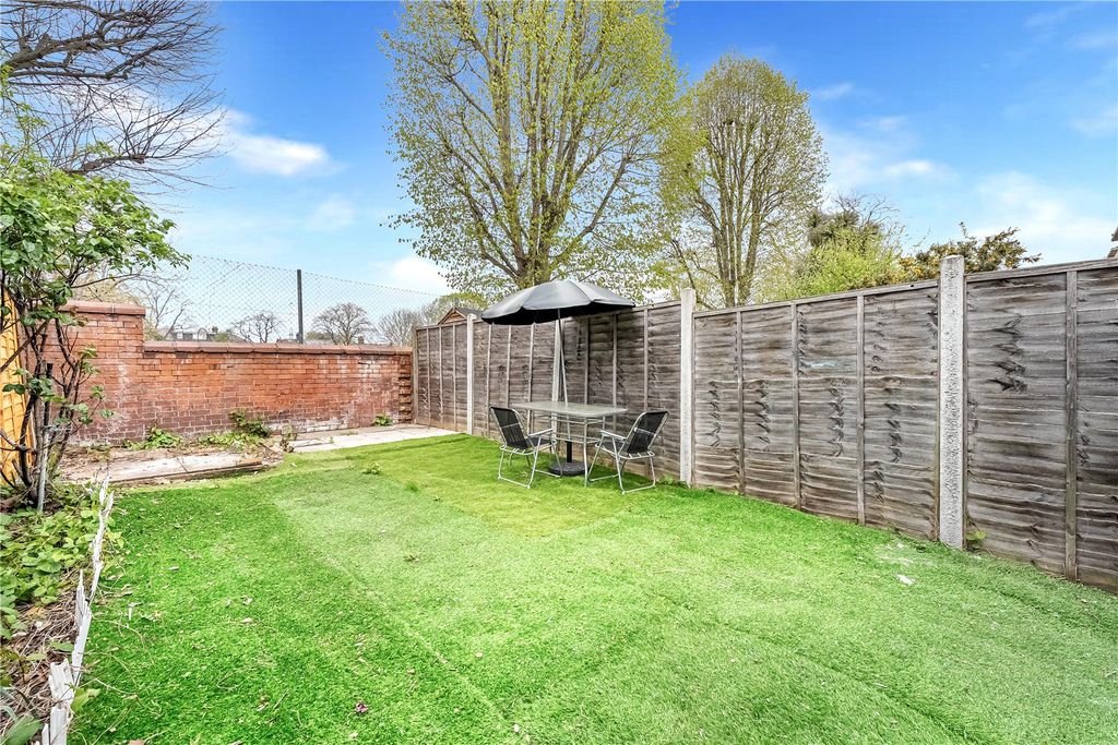 Property photo 2 of 15 Picture No. 22