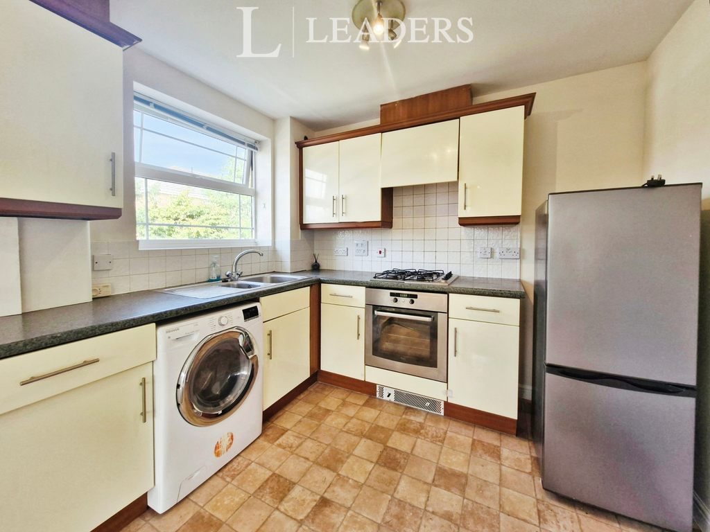 Property photo 3 of 8 Kitchen