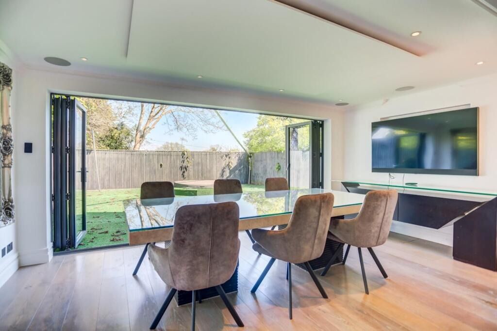 Property photo 2 of 49 4522493