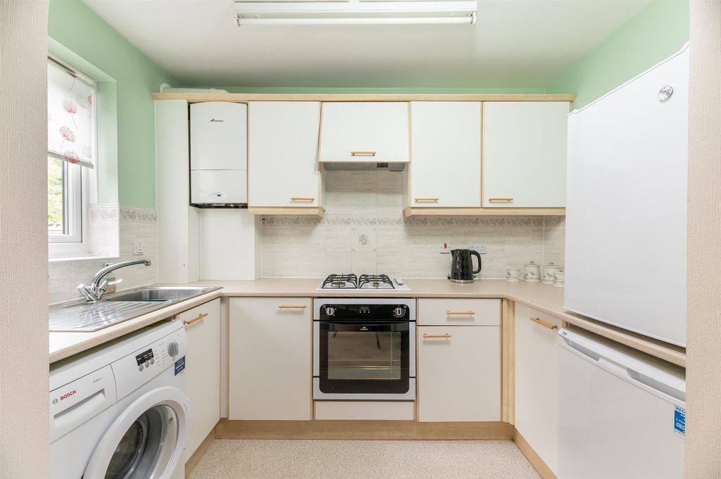 Property photo 3 of 23 Kitchen