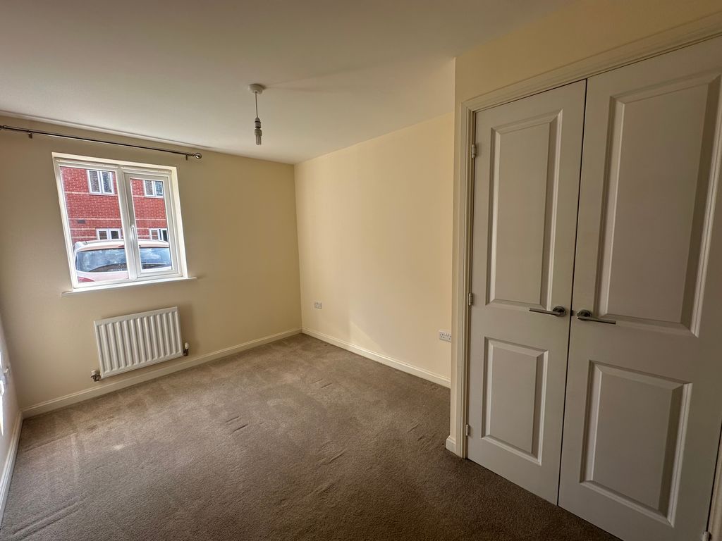 Property photo 3 of 6 Bedroom 1
