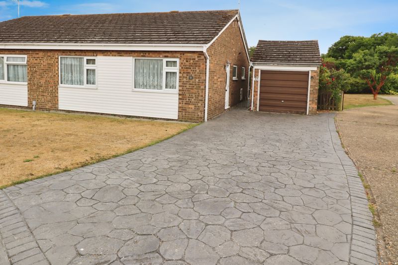 Property photo 1 of 22 Heathlands