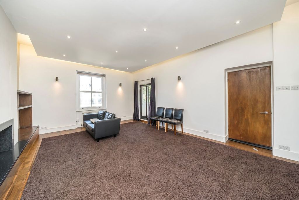 Property photo 2 of 8