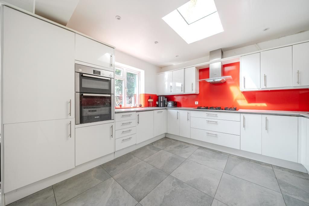 Property photo 2 of 28 Kitchen