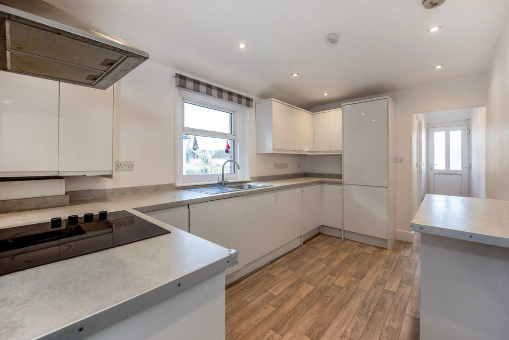 Property photo 2 of 17 Ph11_6401514