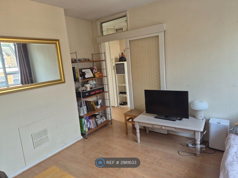 Property photo 3 of 10 Lounge
