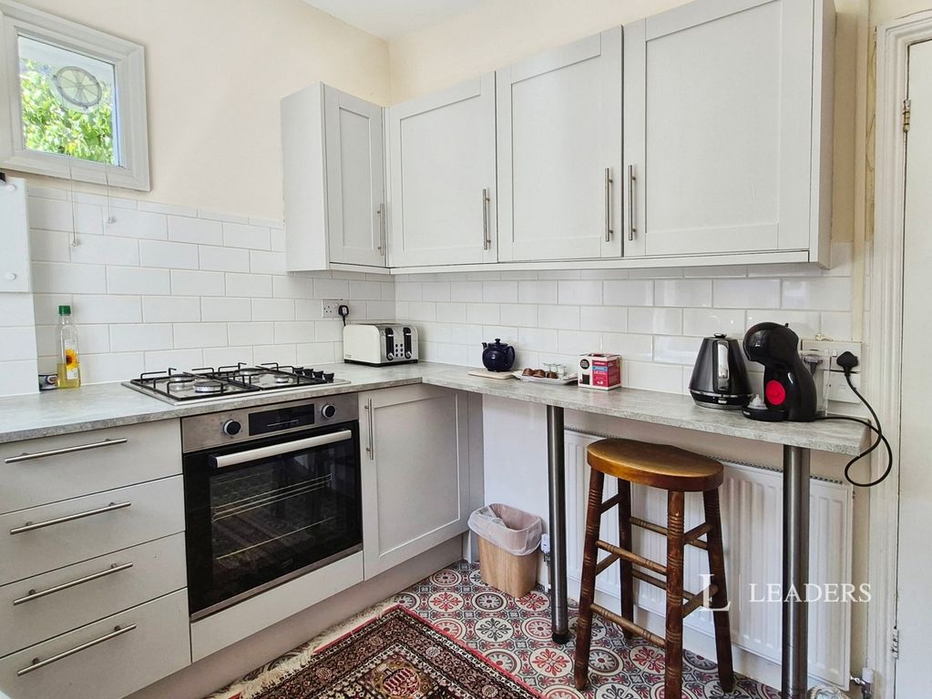 Property photo 3 of 10 Kitchen