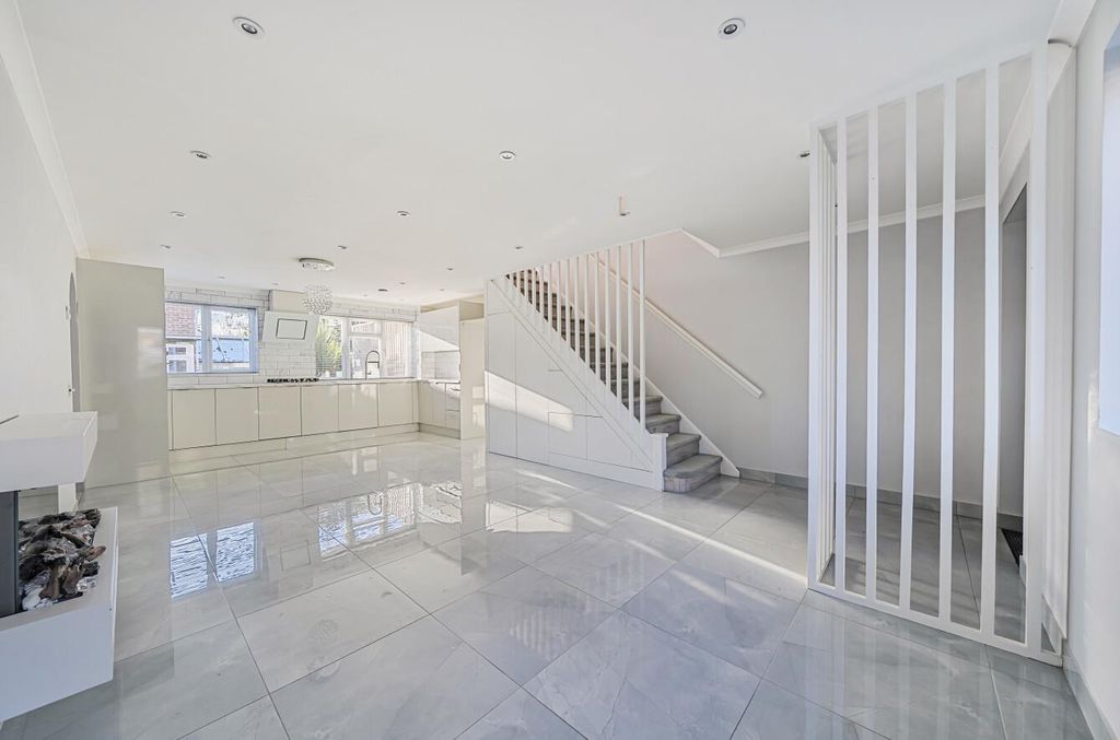 Property photo 2 of 16 1383185-1-691c7d935Ba7d.Jpg