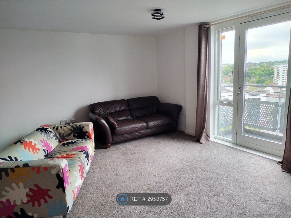 Property photo 3 of 11 Lounge