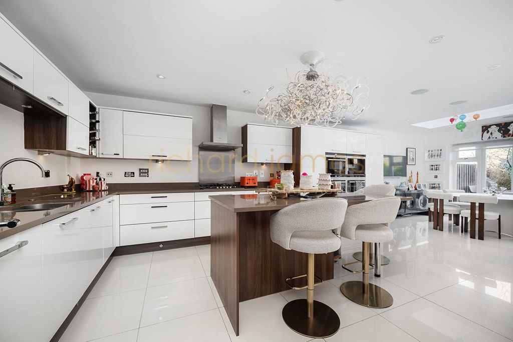 Property photo 2 of 20 W09.Jpg