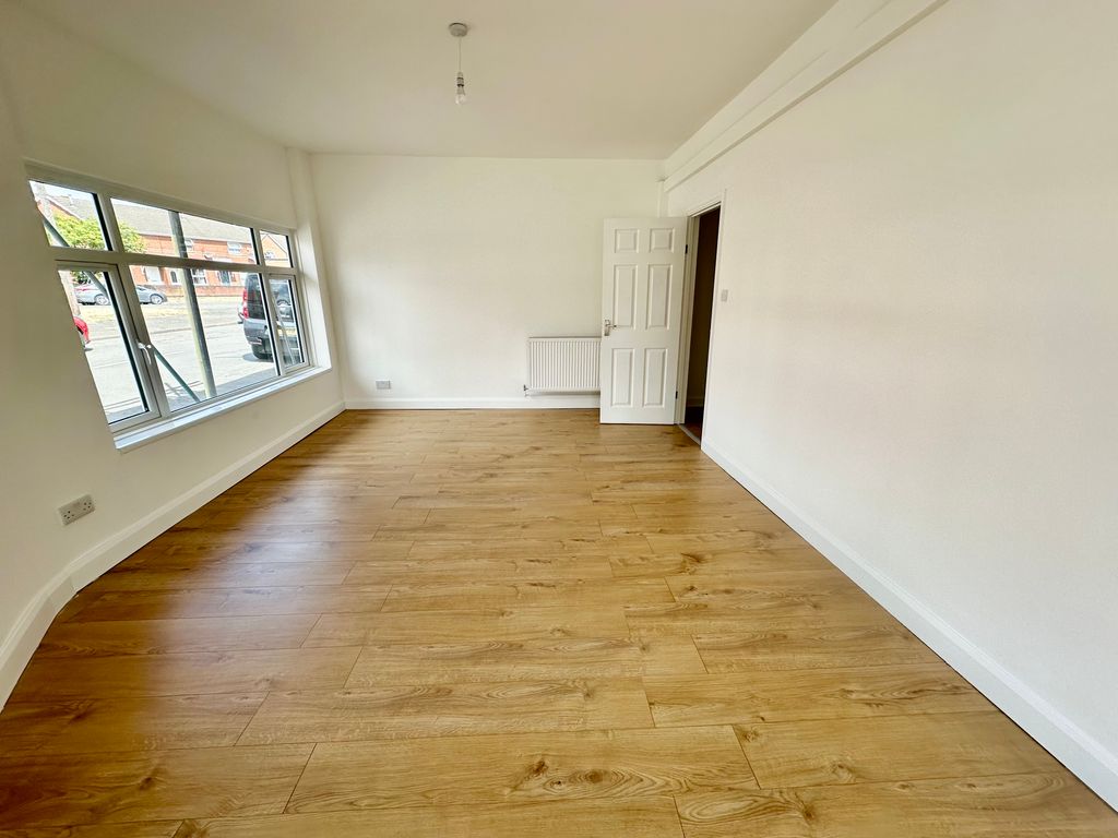 Property photo 2 of 6 Bedroom