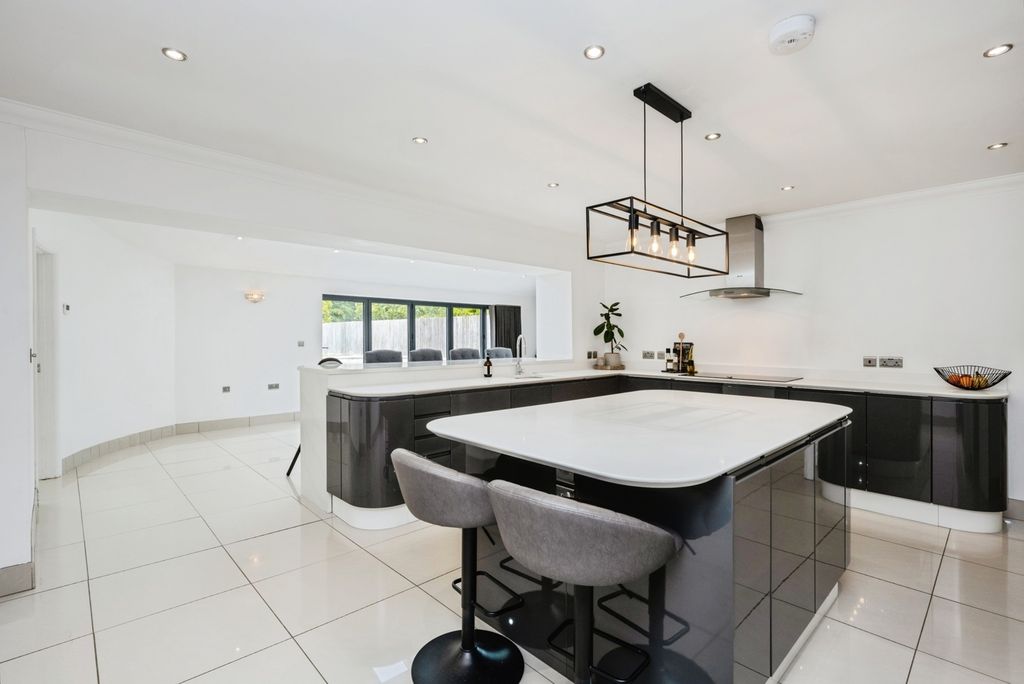 Property photo 2 of 39 Pbox-Img.Jpg
