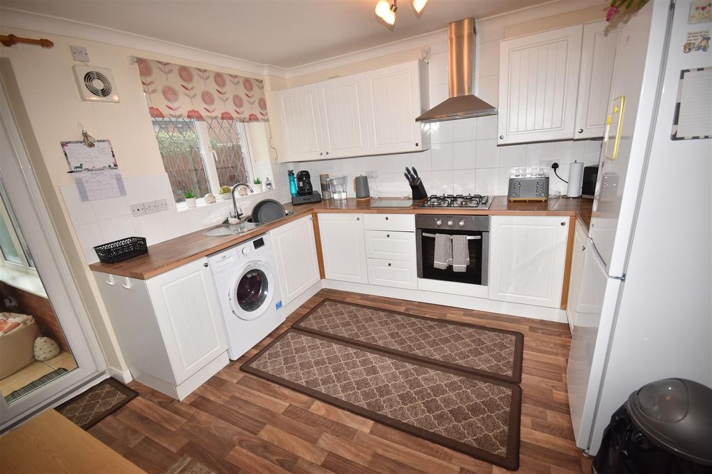 Property photo 3 of 12 Kitchen/Diner