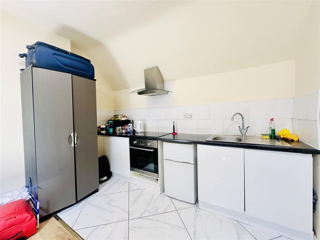 Property photo 2 of 7 Studio