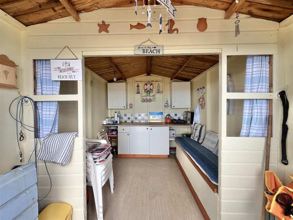 Property photo 1 of 8 Internal View Of Beach Hut