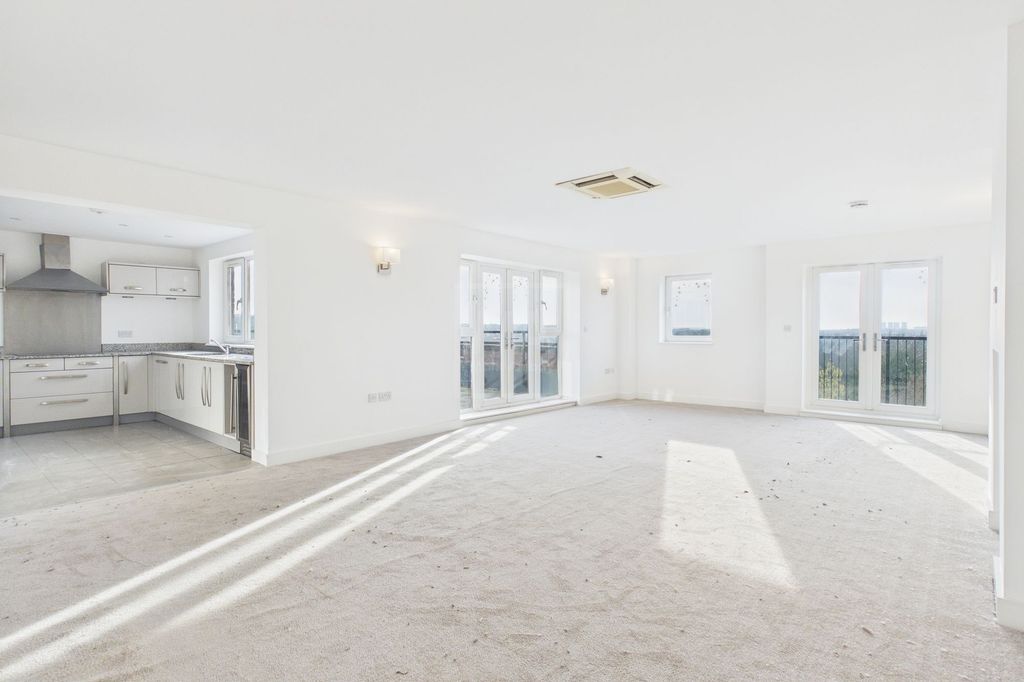 Property photo 2 of 10 Lounge